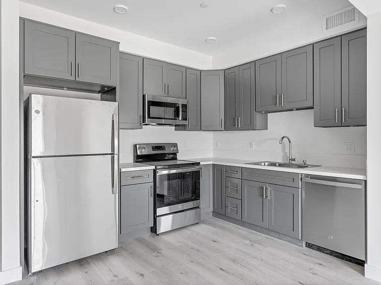 6904 Eton Ave — Photo 6