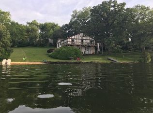 105 Lakeview Dr, Oakwood Hills, IL 60013