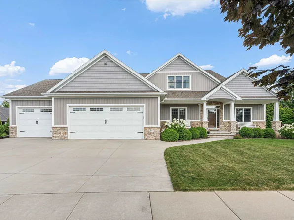 647 Rusch Dr, Combined Locks, WI 54113