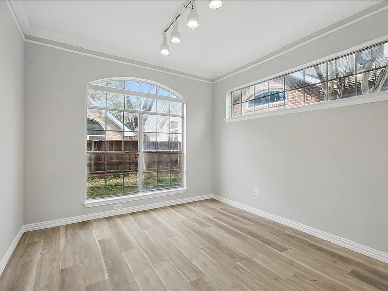 14625 Windsor Ct — Photo 17
