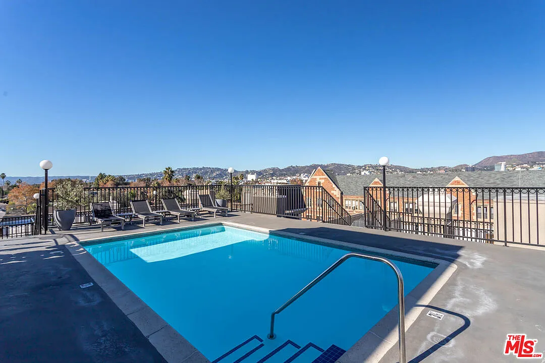 1 bed, 1.0 bath, 680 sqft, $2,600 — Photo 2