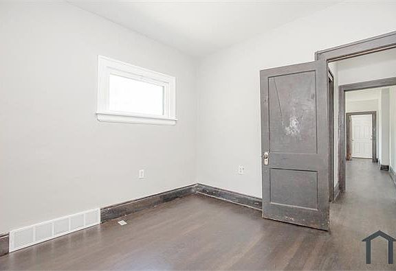 4th image of 4126 E 141st St