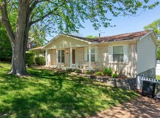 2201 Country Wood Dr, Imperial, MO 63052