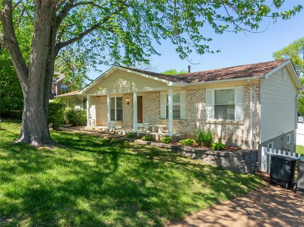 2201 Country Wood Dr, Imperial, MO 63052