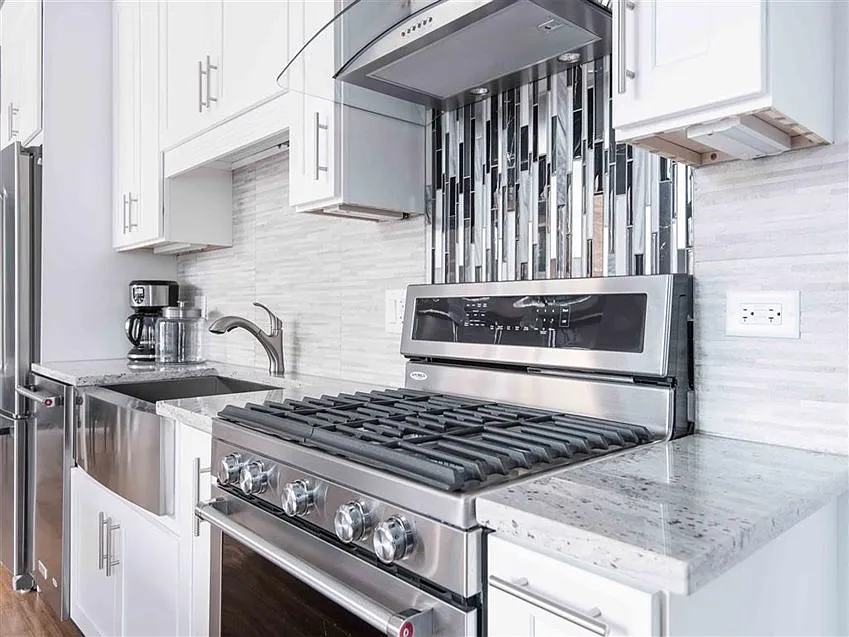 2 bed, 2.0 bath, $3,583 — Photo 3