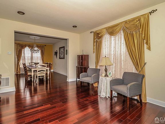 4th image of 30 Eldorado Way