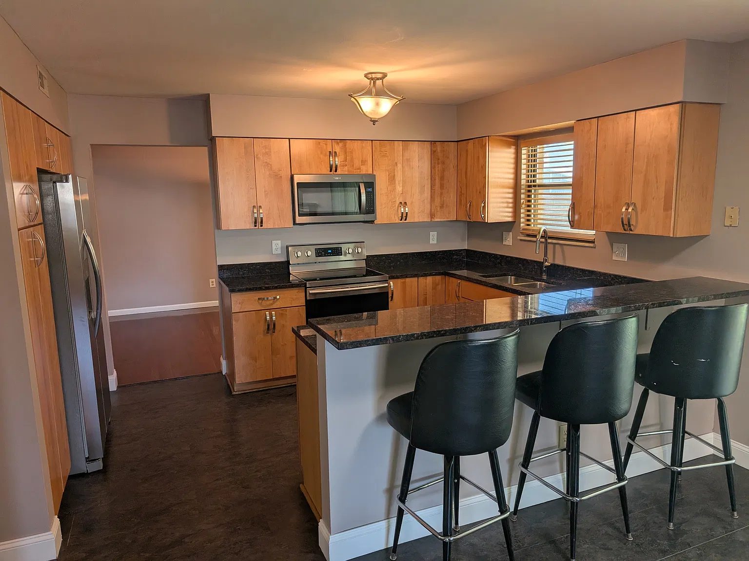3 bed, 2.5 bath, 2372 sqft, $2,200 — Photo 3