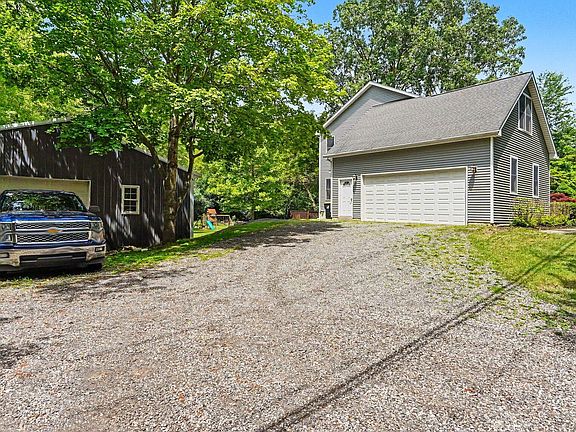 3rd image of 1089 Baker Rd