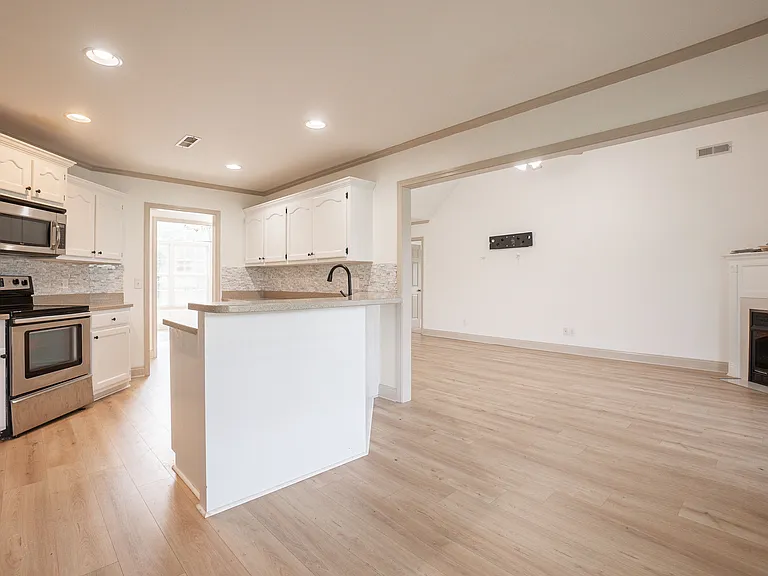 1830 Barnwell Dr — Photo 5