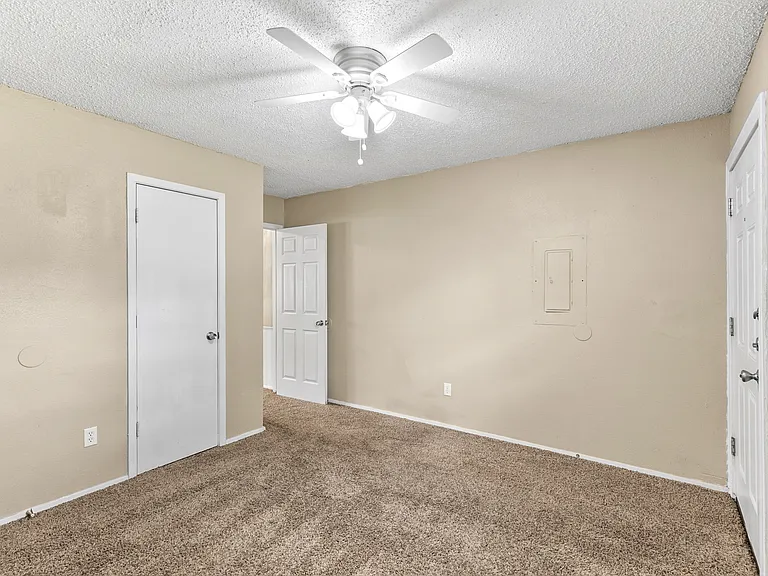 1140 Tyra Ln #C — Photo 11