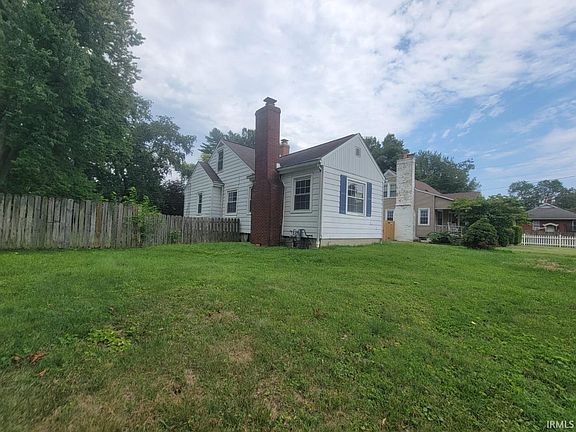 3rd image of 2162 E Powell Ave