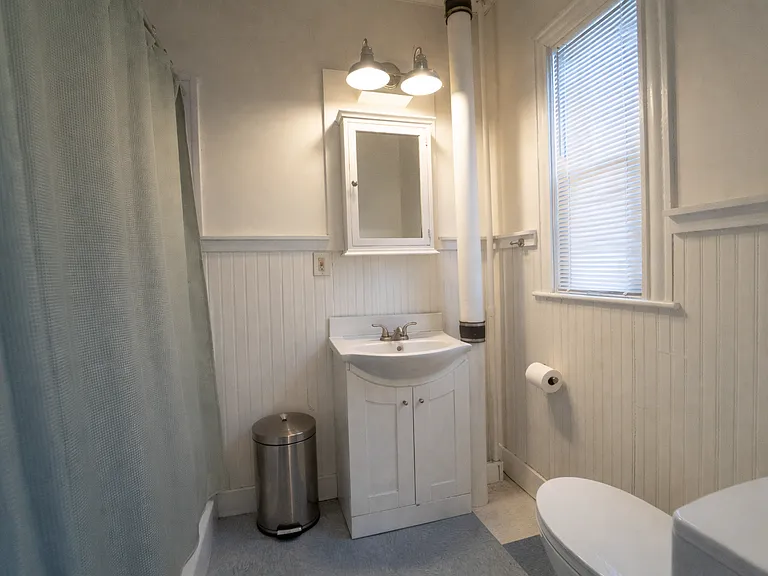 172 E Main St — Photo 7