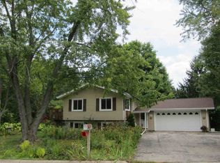 1215 N Monroe St, Stoughton, WI 53589