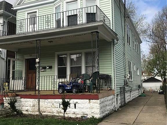 2nd image of 32 Tuxedo Pl