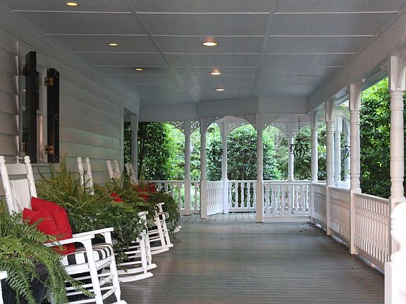 3rd image of 124 N Valhalla Ln