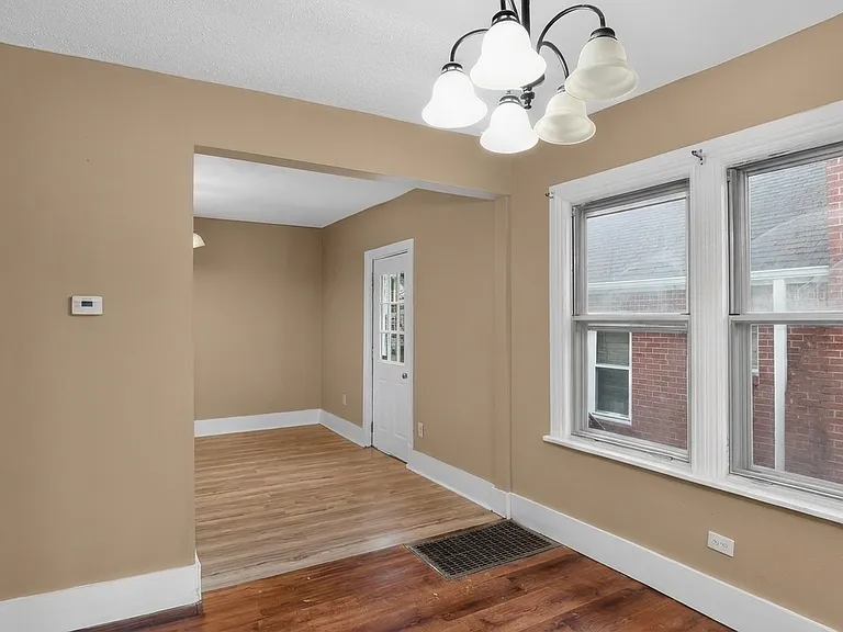 4010 Ravenwood Ave — Photo 2