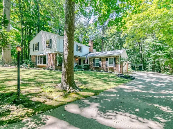 2306 River Rd, Willoughby Hills, OH 44094