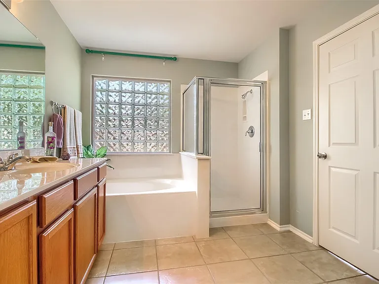 18720 Royal Pointe Dr — Photo 22
