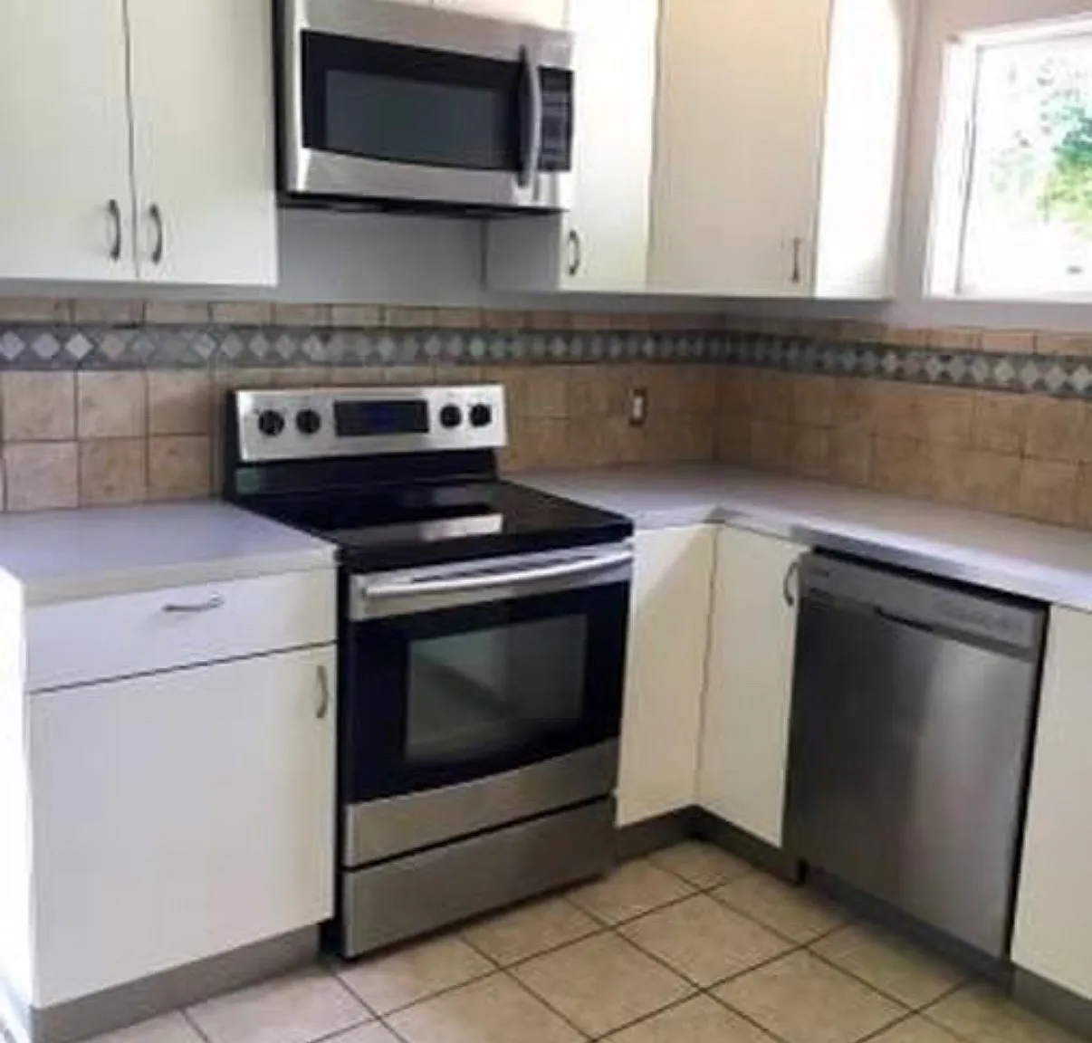 3 bed, 1241 sqft, $2,750 — Photo 2