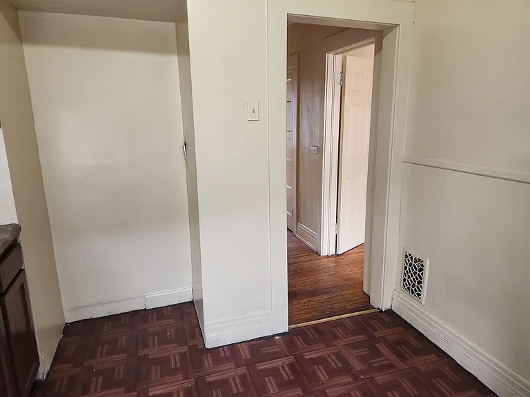 2 Clay Ave — Photo 2