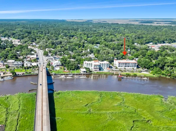 227 Fort King George Dr #G, Darien, GA 31305