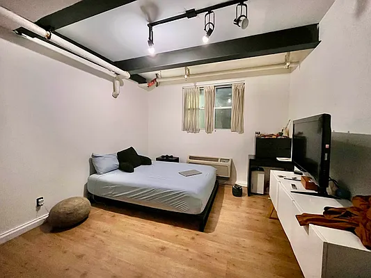 Rented by The KCI Group | media 13