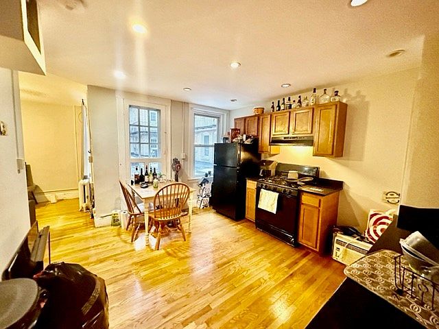 1st image of 220 Hanover St APT 8