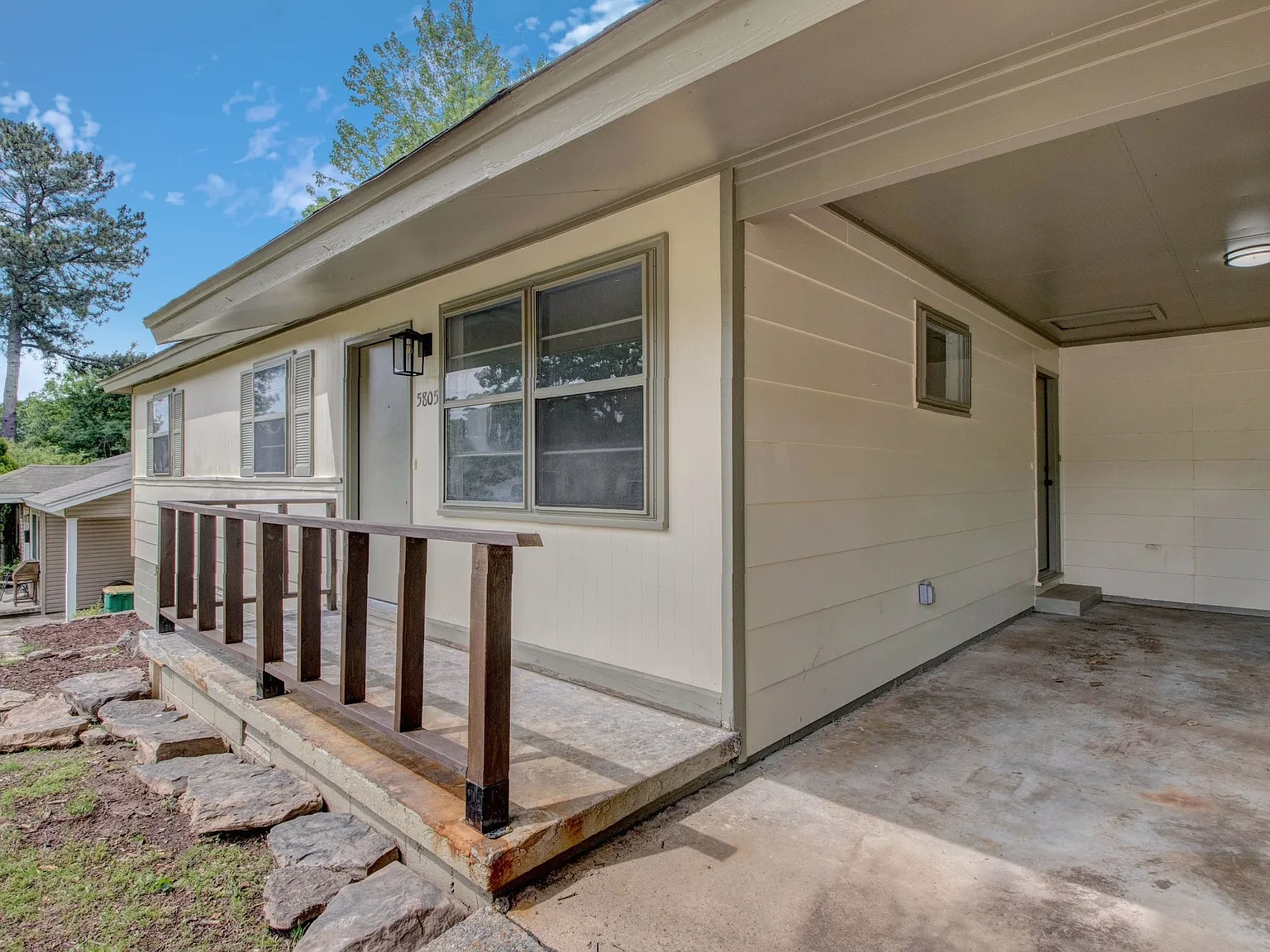 Charming 3-Bedroom Home with Deck & Fenced Backyard — Photo 2
