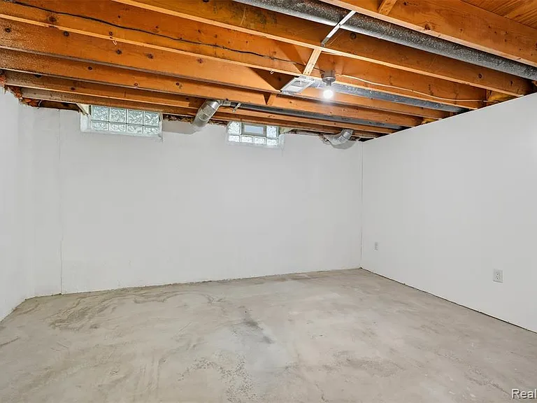 1880 Welling Dr — Photo 30