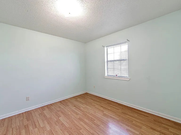 207 Evelyn Ave — Photo 4