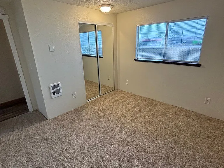 1 Bedroom 1 Bathroom at Hollywood Park Apartments — Photo 28