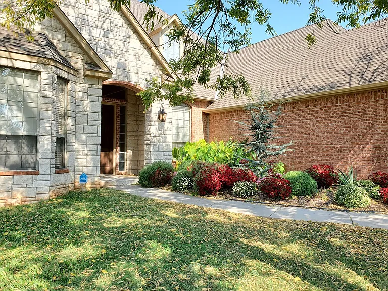 3341 Heritage Green Cir — Photo 5