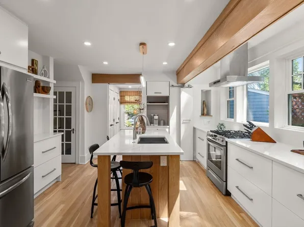 18 Day St, Newton, MA 02466