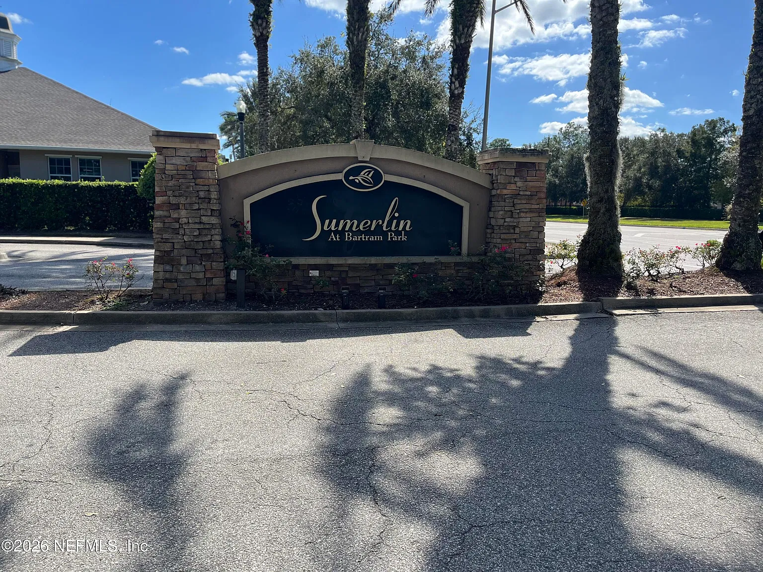 2 bed, 2.5 bath, 1327 sqft, $1,800 — Photo 2