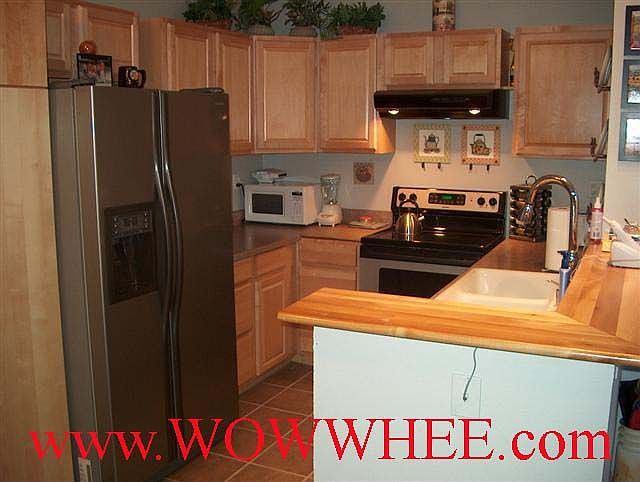 Fantastic kitchen at 27645 Susan Beth Way #C in Santa Clarita (Saugus) Califor