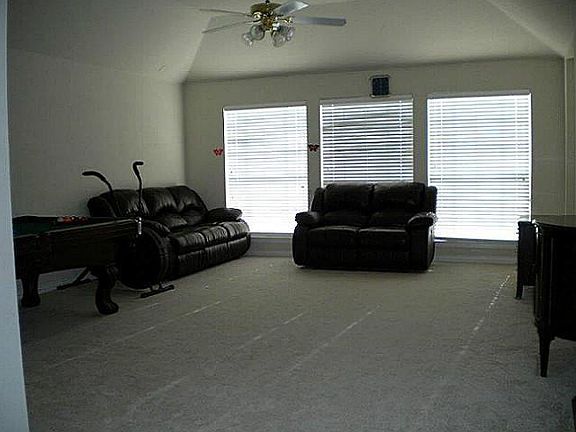 3rd image of 3118 Fernhurst Dr