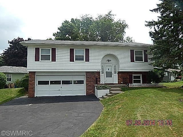 1st image of 302 Blackhawk Dr