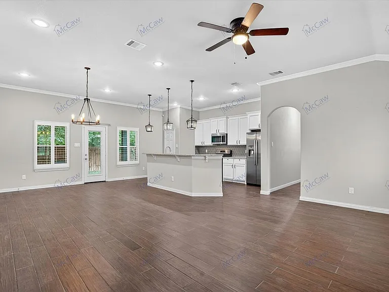 1310 Yale St — Photo 5