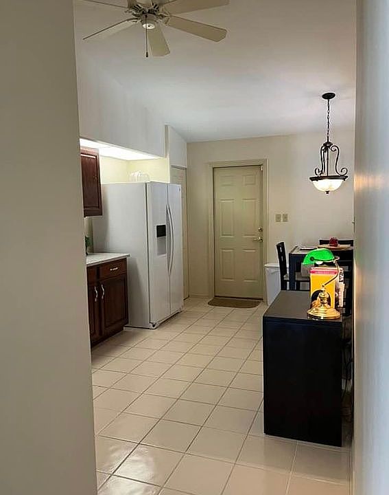 1st image of 425 Charter Way Dr
