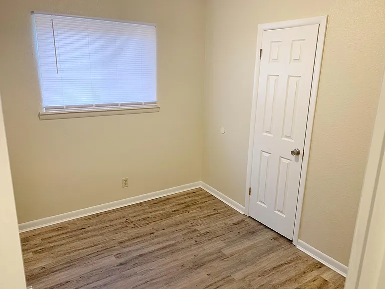 1146 E Alice St — Photo 9