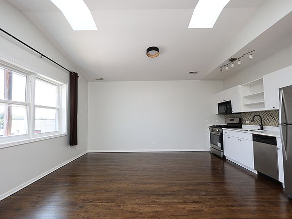 2nd image of 519 S Maplewood Ave APT 4S