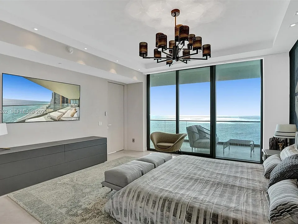 18975 Collins Ave #2001