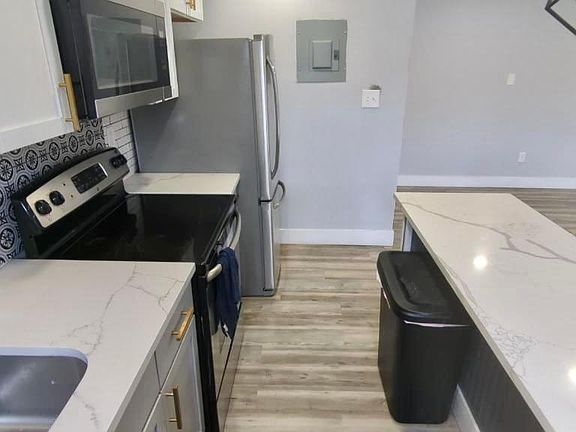 4th image of 305 E Swissvale Ave #B1