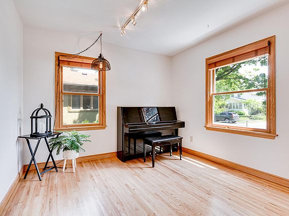 5th image of 3644 27th Ave S