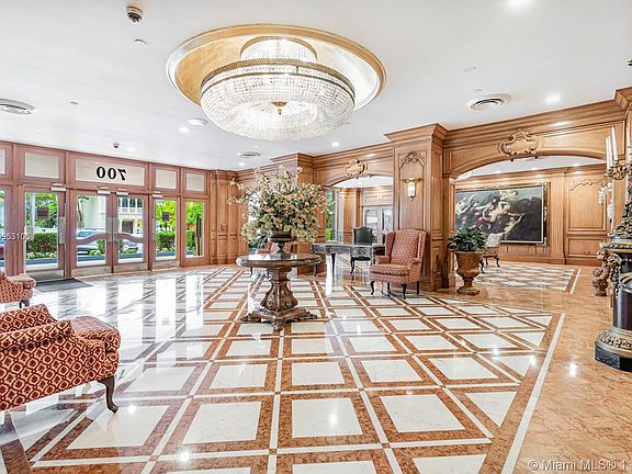 4th image of 700 Biltmore Way APT 207