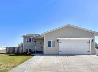 1998 3rd Ave E, Dickinson, ND 58601