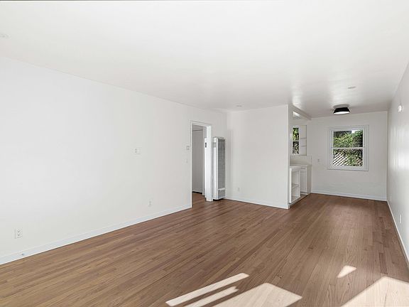 2nd image of 723 41st Ave #723