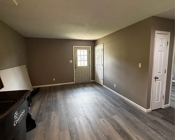 109 Redwood Rd — Photo 5