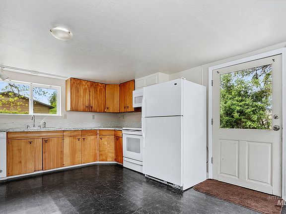 5th image of 2613 N Woody Dr