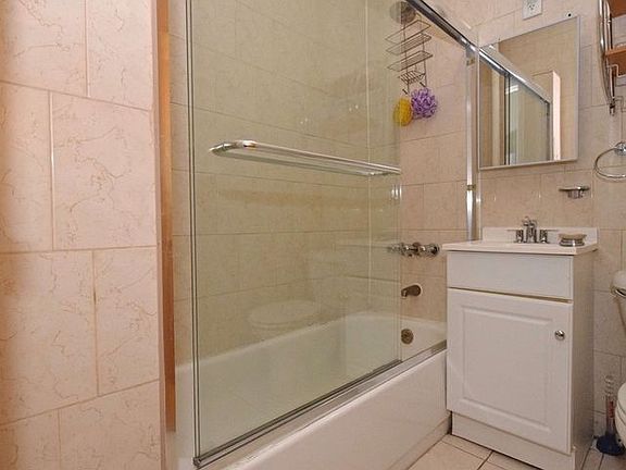 5th image of 548 11th St APT 8